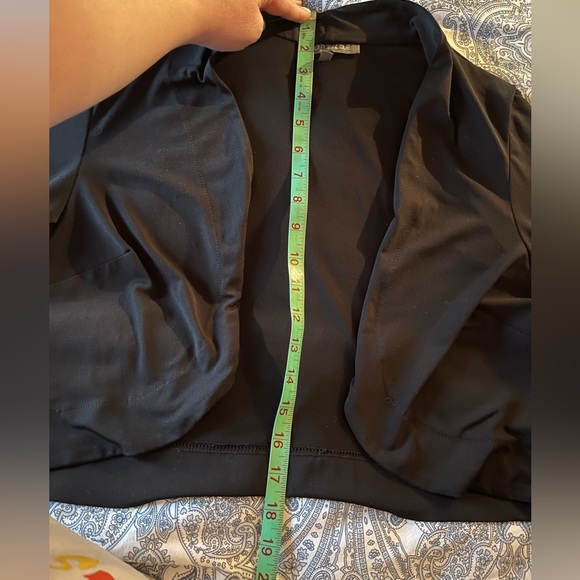 Plus size, sleek black cropped shawl - Picture 2 of 5